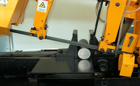 临湘数控带锯床自动送料精度会出现偏差吗？